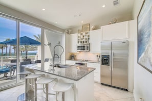 Condo (3 Bedrooms) | Property amenity