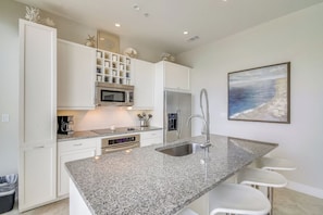 Condo (3 Bedrooms) | Property amenity