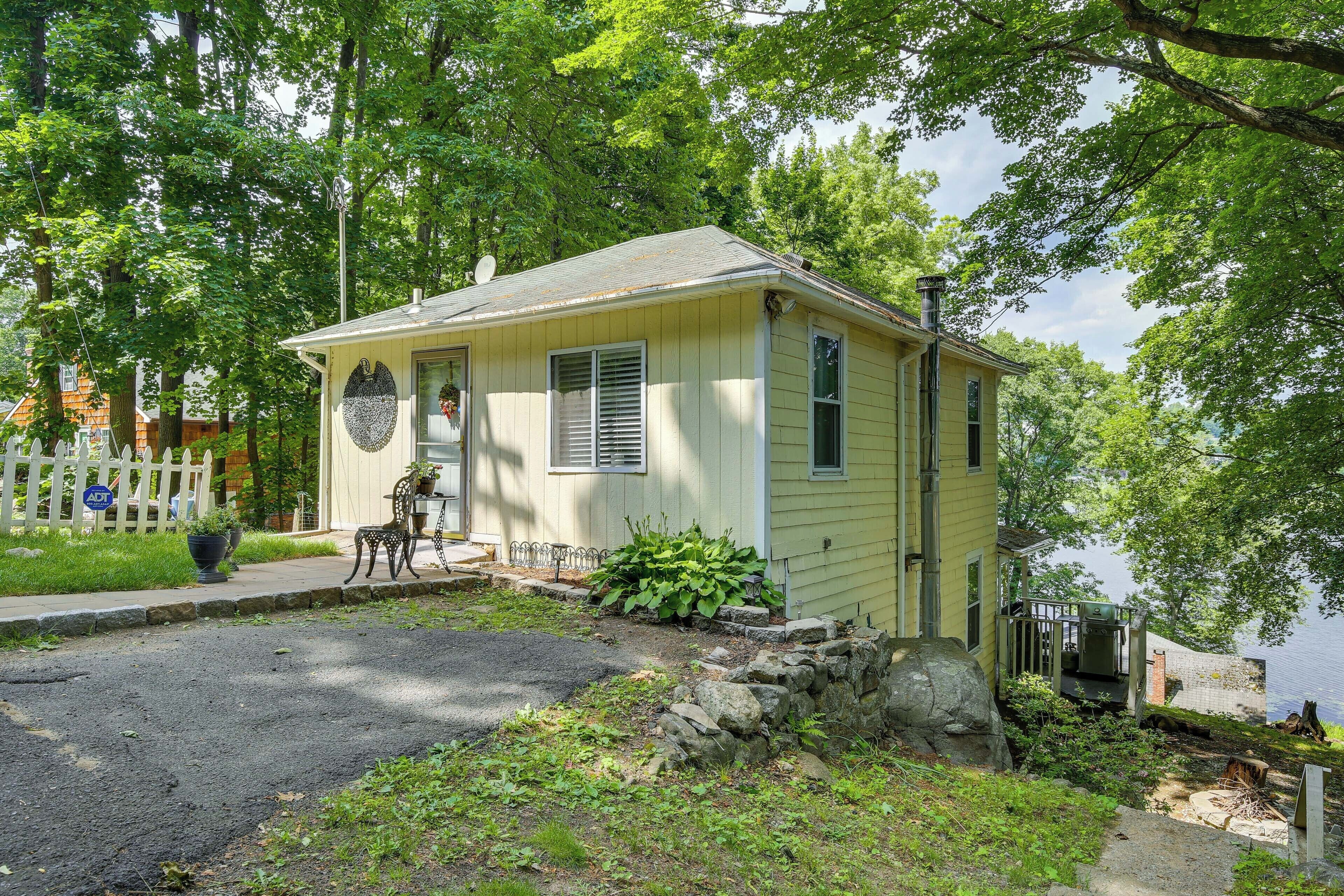 Charming Danbury Cottage w/ Lake Kenosia Access!