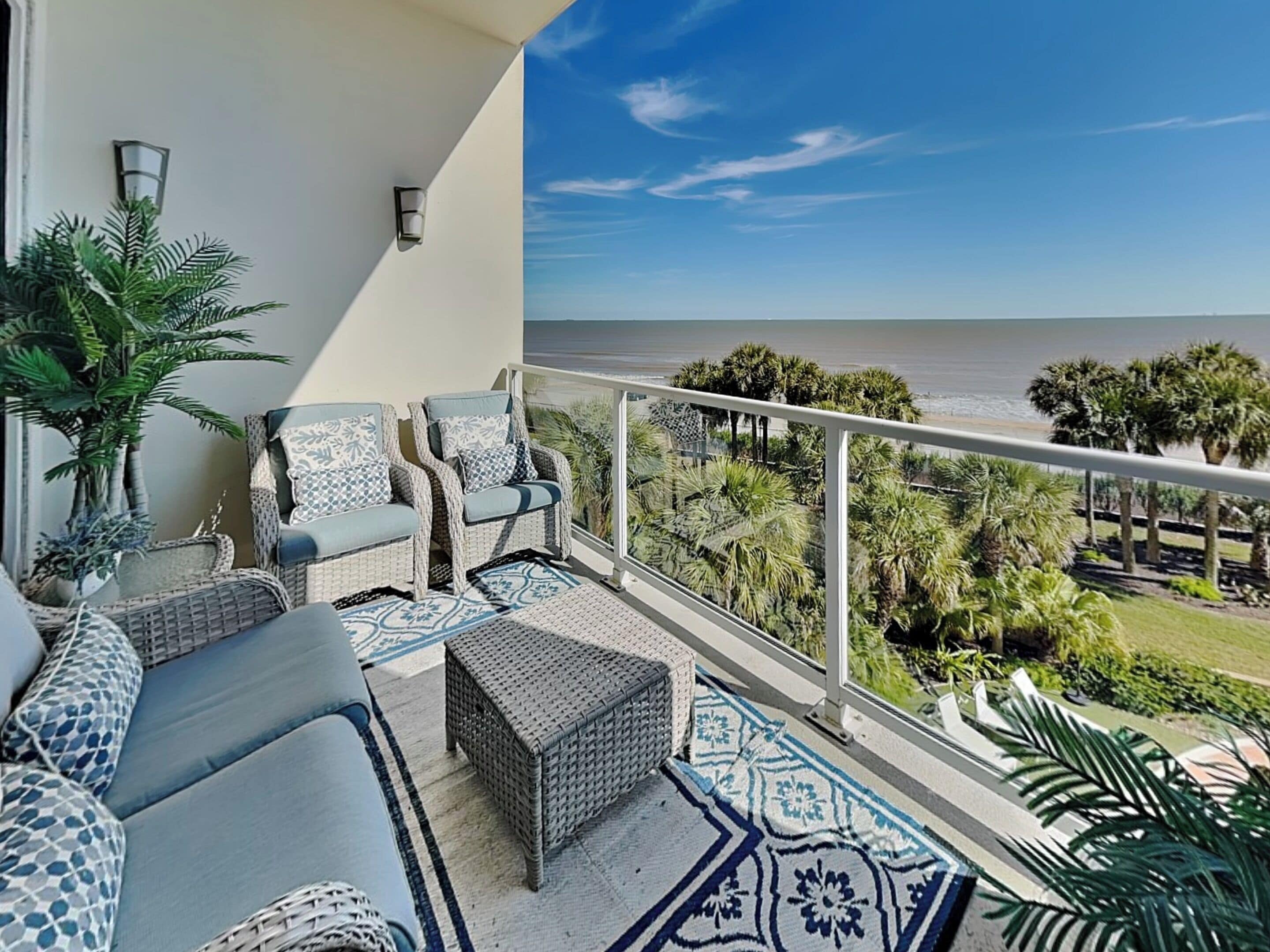 Condo (3 Bedrooms) | Front of property