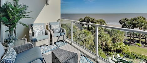 Condo (3 Bedrooms) | Front of property