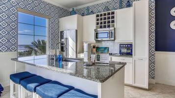 Condo (3 Bedrooms) | Property amenity