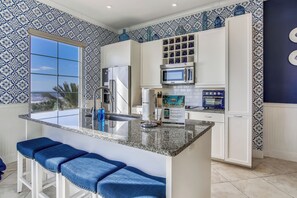 Condo (3 Bedrooms) | Servicio de la propiedad