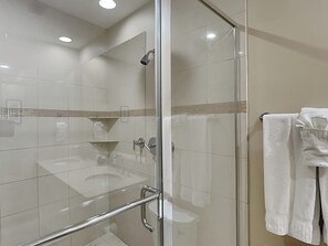 Condo (2 Bedrooms) | Kemudahan hartanah
