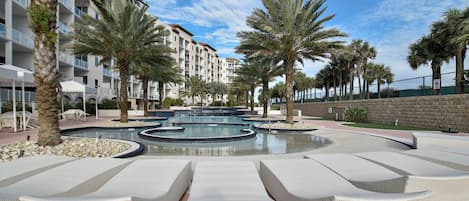 Condo (3 Bedrooms) | Servicio de la propiedad
