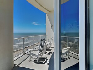 Condo (2 Bedrooms) | Property amenity