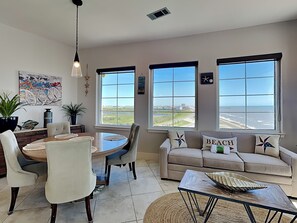 Condo (2 Bedrooms) | Property amenity - Queen of Diamonds by Ryson Vacation Rentals (Galveston)