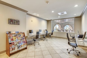 Condo (3 Bedrooms) | Servicio de la propiedad