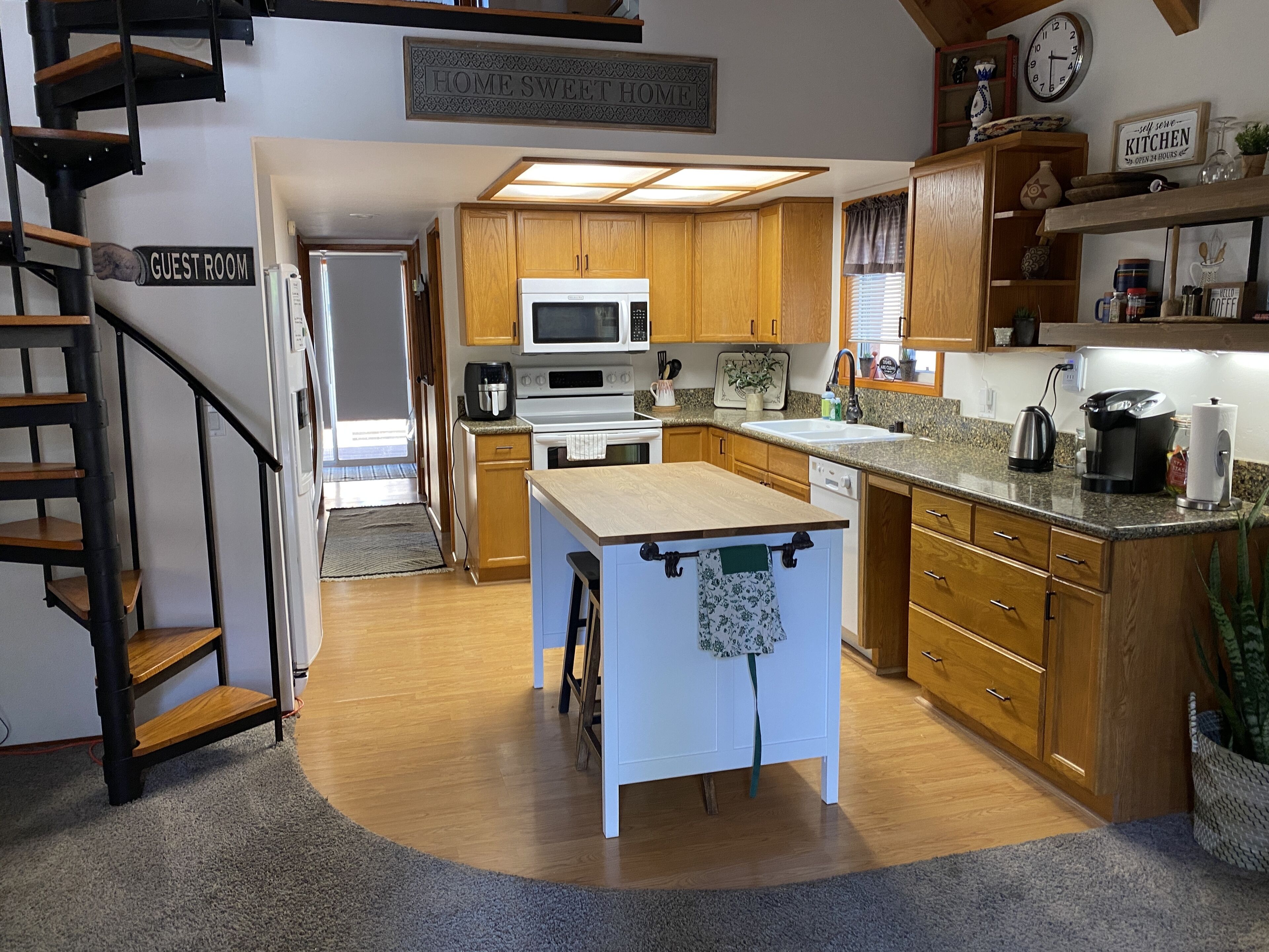 Cozy Updated Cabin with Hot Tub