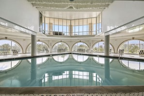 Piscine intérieure, piscine extérieure