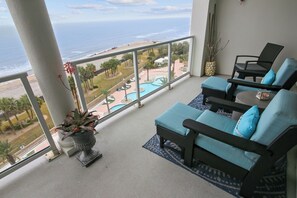 Condo (2 Bedrooms) | Property amenity