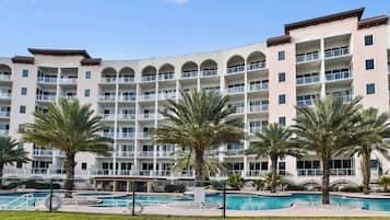 Condo (2 Bedrooms) | Property amenity