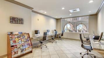 Condo (2 Bedrooms) | Property amenity