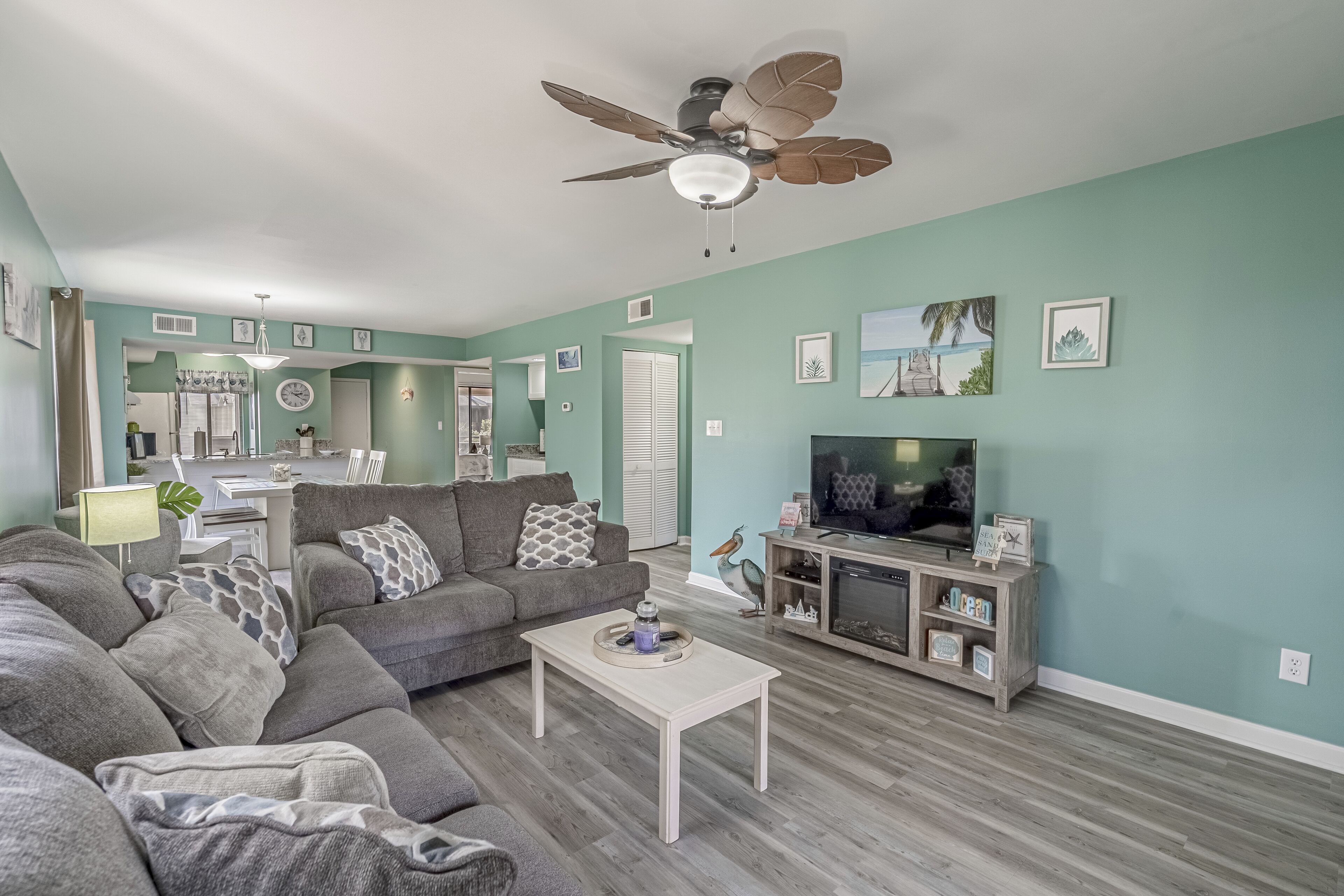 End Unit with 2 Screened  porches  Ocean View Indoor and Outdoor Pool