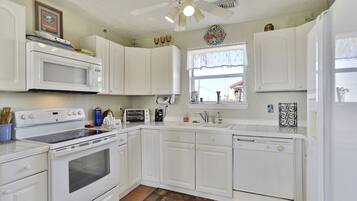 Rumah, Beberapa Tempat Tidur, balkon, pemandangan samudra | Dapur pribadi | Lemari es, microwave, oven, dan kompor