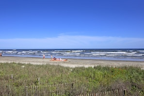 Pantai berhampiran