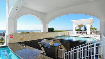 Condo (2 Bedrooms) | Property amenity