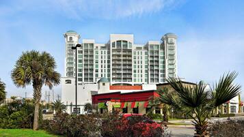 Condo (2 Bedrooms) | Property amenity