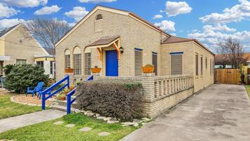 House (3 Bedrooms) | Property amenity