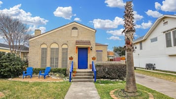 House (3 Bedrooms) | Property amenity