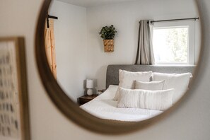 1 bedroom, travel cot, free WiFi, bed sheets