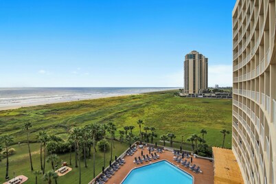 Galvestonian 112 - Beachfront Hideaway