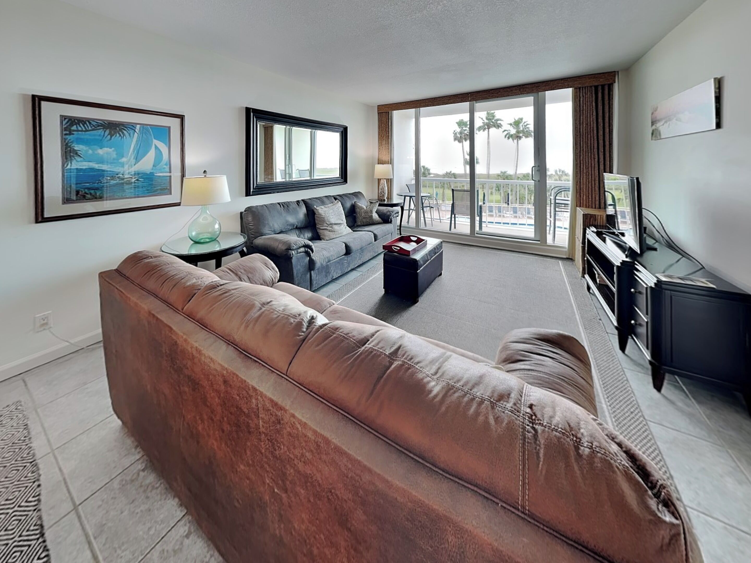 Condo (2 Bedrooms) | Property amenity