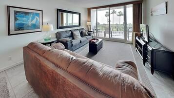 Condo (2 Bedrooms) | Property amenity