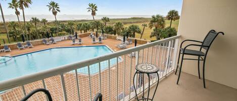 Condo (2 Bedrooms) | Front of property