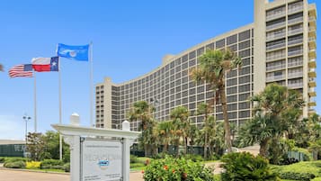 Condo (2 Bedrooms) | Property amenity