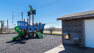 House (3 Bedrooms) | Property amenity