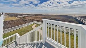 A balcony with a view of a beach and dunes. - Honu Beachfront by Ryson Vacation Rentals (Galveston)