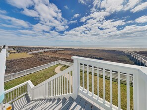 A balcony with a view of a beach and dunes. - Honu Beachfront by Ryson Vacation Rentals (Galveston)