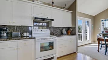 House (3 Bedrooms) | Property amenity