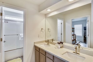 House (6 Bedrooms) | Property amenity