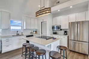 House (6 Bedrooms) | Property amenity - Kahala Beachfront by Ryson Vacation Rentals (Galveston)