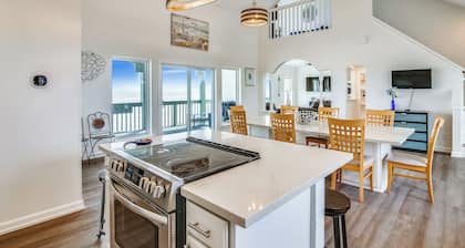 Kahala Beachfront by Ryson Vacation Rentals