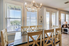 Casa, varias camas, balcón, vistas al mar | Cocina privada | Frigorífico, microondas, horno y placa de cocina