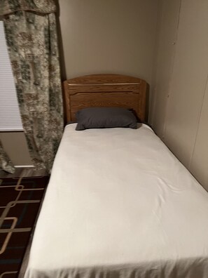 4 chambres, bureau, accès au Wi-Fi (inclus), literie fournie