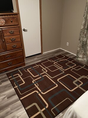 4 bedrooms, desk, free WiFi, bed sheets