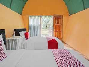 Room - OYO 90474 Caravan Camp (Batu)