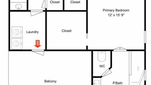 Een plattegrond van een hotelkamer met een eethoek, keuken, woonkamer, slaapkamer en balkon, en een badkamer.