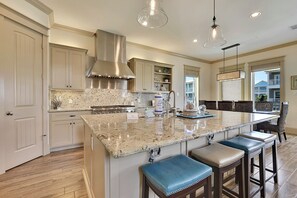 House (4 Bedrooms) | Property amenity - Neptune's Sanctuary by Ryson Vacation Rentals (Galveston)