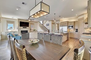 House (4 Bedrooms) | Property amenity - Neptune's Sanctuary by Ryson Vacation Rentals (Galveston)