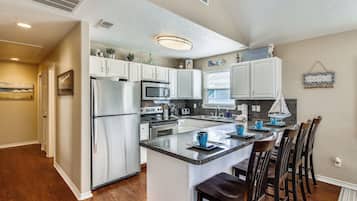 House (3 Bedrooms) | Property amenity