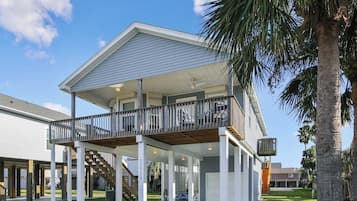 House (3 Bedrooms) | Exterior