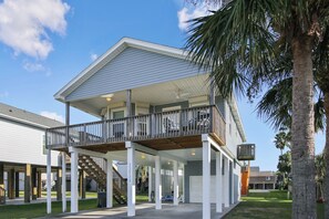 House (3 Bedrooms) | Exterior