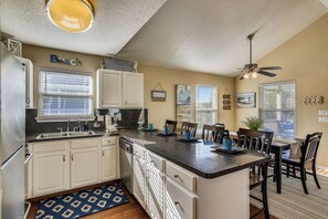House (3 Bedrooms) | Property amenity - Pirates' Treasure by Ryson Vacation Rentals (Galveston)