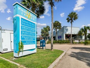 House (3 Bedrooms) | Property amenity - Pirates' Treasure by Ryson Vacation Rentals (Galveston)