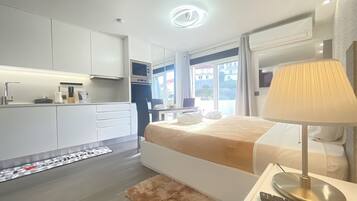 1 bedroom, in-room safe, iron/ironing board, free WiFi
